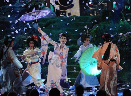 Katy Perry đẹp như mộng trên sân khấu American Music Awards - 12 Katy Perry diện váy