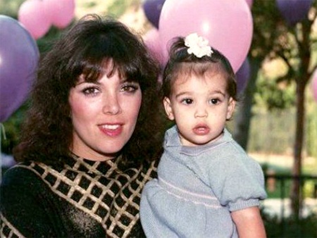 Hình ảnh dễ thương của Kim Kardashian ngày bé - 5 VN