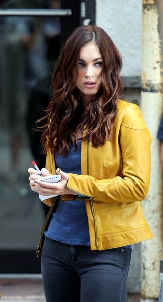 Megan Fox bụng bầu vẫn diện váy bó sát - 5 VN