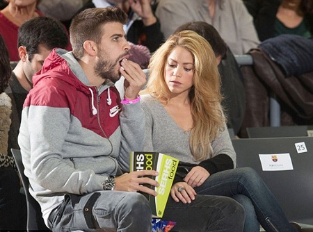 Shakira và bạn trai đi xem bóng rổ - 3 VN