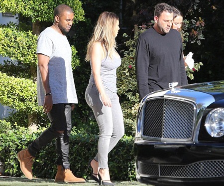 Kim Kardashian sành điệu khi đi mua sắm với bạn trai - 8 VN