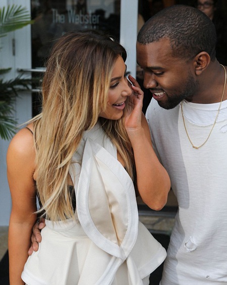 Kim Kardashian sành điệu khi đi mua sắm với bạn trai - 4 VN