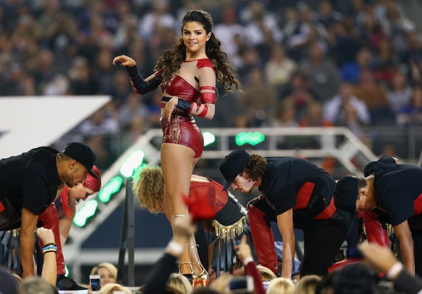 Selena Gomez gợi cảm trên sân khấu - 6 Clip Slow Down của Selena Gomez: