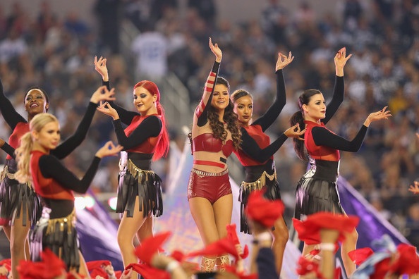 Selena Gomez gợi cảm trên sân khấu - 7 Clip Slow Down của Selena Gomez: