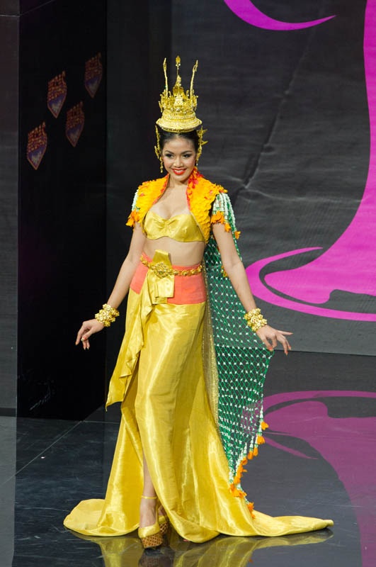 Ngắm Trương Thị May và người đẹp hoàn vũ diện trang phục dân tộc - 9 Thái Lan