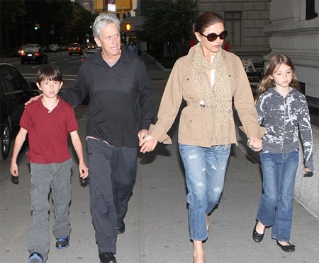Michael Douglas và Catherine Zeta-Jones tái hợp - 1 Michael Douglas và Catherine Zeta-Jones và các con