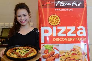 Hồ Vĩnh Khoa bật mí địa điểm thưởng thức món ăn cực đỉnh - 4 Đến cuối tuần lại thấy “hotboy nổi loạn” rủ bạn bè đi ăn Pizza vui chơi thả ga