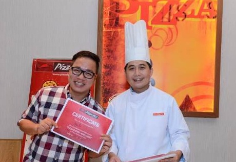 Hồ Vĩnh Khoa bật mí địa điểm thưởng thức món ăn cực đỉnh - 6 Đến cuối tuần lại thấy “hotboy nổi loạn” rủ bạn bè đi ăn Pizza vui chơi thả ga