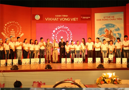 Hành trình vì khát vọng Việt - 1 Hành trình vì khát vọng Việt