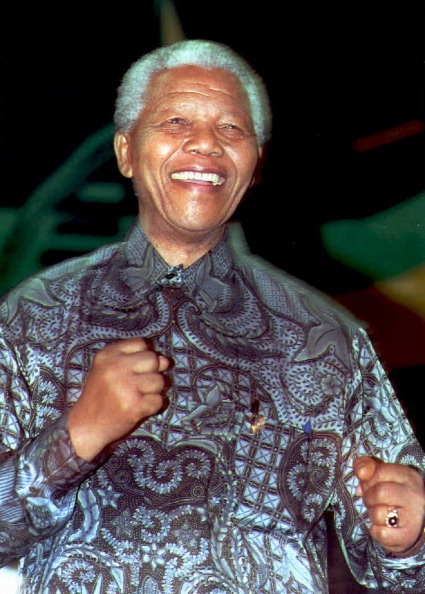 Phong cách thời trang trẻ trung của Nelson Mandela