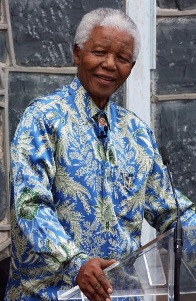 Phong cách thời trang trẻ trung của Nelson Mandela