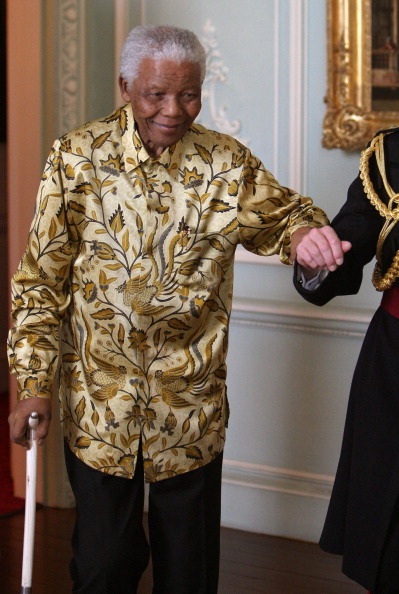 Phong cách thời trang trẻ trung của Nelson Mandela