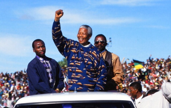 Phong cách thời trang trẻ trung của Nelson Mandela