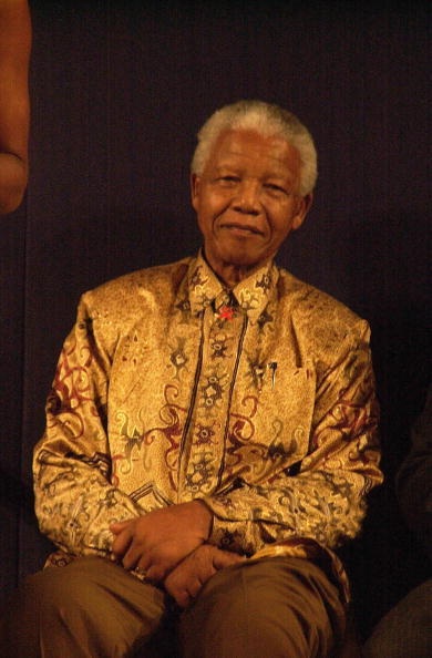 Phong cách thời trang trẻ trung của Nelson Mandela