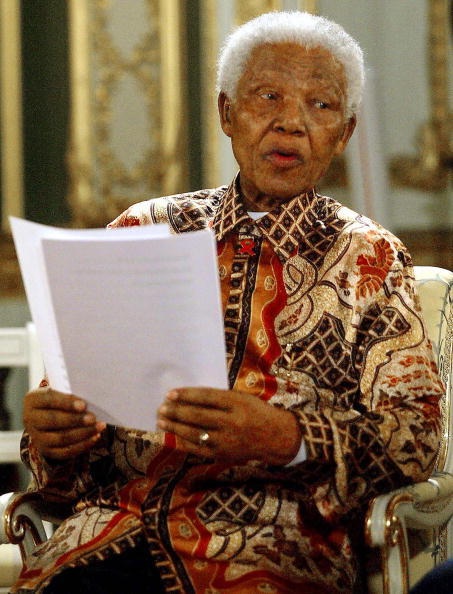 Phong cách thời trang trẻ trung của Nelson Mandela