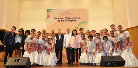 Dàn hợp xướng Philippines biểu diễn tại Việt Nam - 2 Dàn hợp xướng Philippines biểu diễn tại Việt Nam