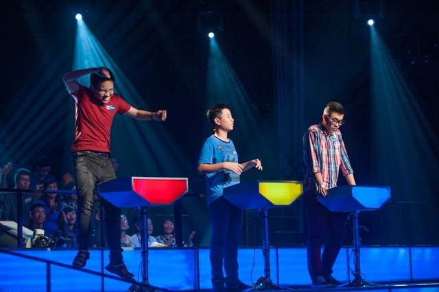 Đức Anh (áo đỏ)