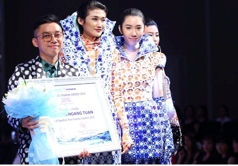Giang Tú trở thành chủ nhân tấm vé đến London Fashion Week 2014 - 5 Nhà thiết kế trẻ Hoàng Tuân giành giải ba với bộ sưu tập “Sự chuyển động của nước”