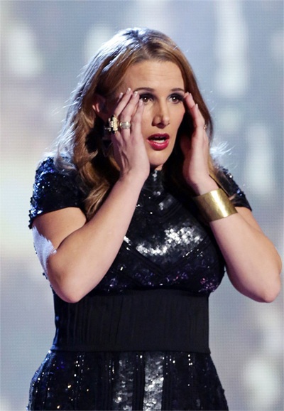Fans xếp hàng dài trong giá rét chờ gặp quán quân X Factor - 10 Clip màn diễn ấn tượng của Sam Bailey trong vòng thử giọng: