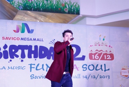 Savico Megamall – Bữa tiệc sinh nhật 2 Tuổi tràn ngập âm nhạc và điệu nhảy sôi động - 3 Sự kết hợp giữa hiphop và catwalk đã tạo nên một điểm nhấn thú vị cho chương trình