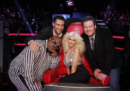 Behati Prinsloo và Adam Levine vui vẻ đón giáng sinh - 5 VN