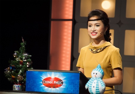 MC Thanh Vân tươi tắn khi được giao lưu với các bạn nhỏ