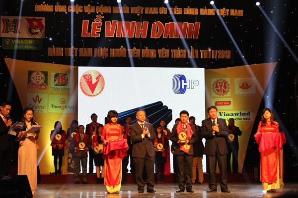 Sunfly 3 năm liên tiếp giành giải “Hàng VN được người tiêu dùng yêu thích” - 5 41 doanh nghiệp được vinh danh trong chương trình.