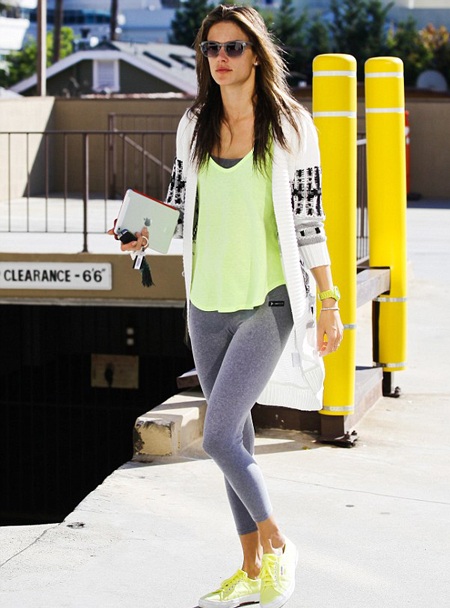 Siêu mẫu Alessandra Ambrosio giản dị đưa con đi mua sắm - 6 VN