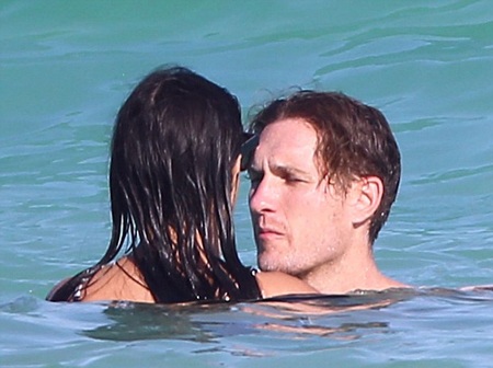 Demi Moore hạnh phúc bên tình mới - 7 VN