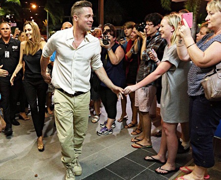 Brangelina tình cảm đi ăn tối - 8 VN