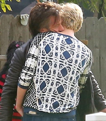 Sean Penn và Charlize Theron ngày càng gắn bó - 2 VN