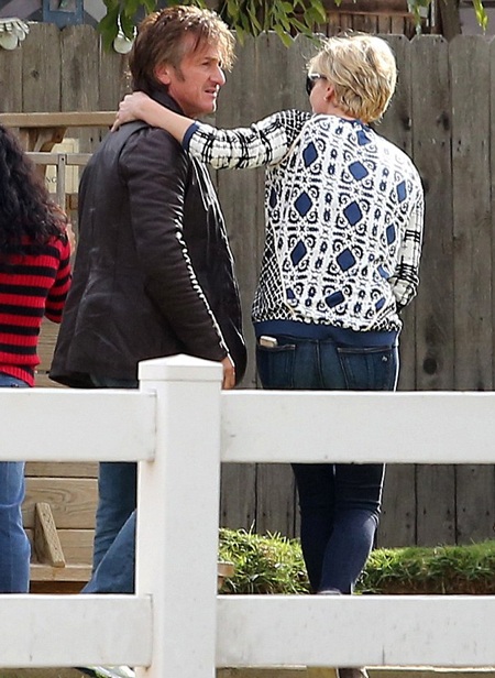 Sean Penn và Charlize Theron ngày càng gắn bó - 4 VN