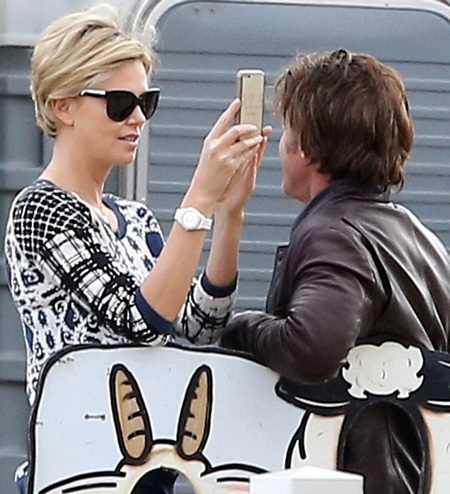 Sean Penn và Charlize Theron ngày càng gắn bó - 5 VN