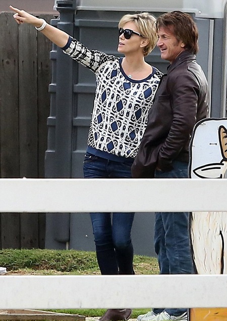 Sean Penn và Charlize Theron ngày càng gắn bó - 6 VN