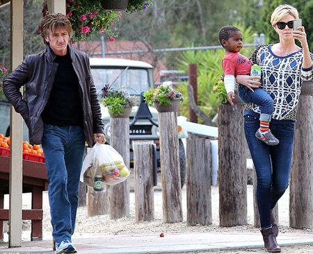 Sean Penn và Charlize Theron ngày càng gắn bó - 11 VN