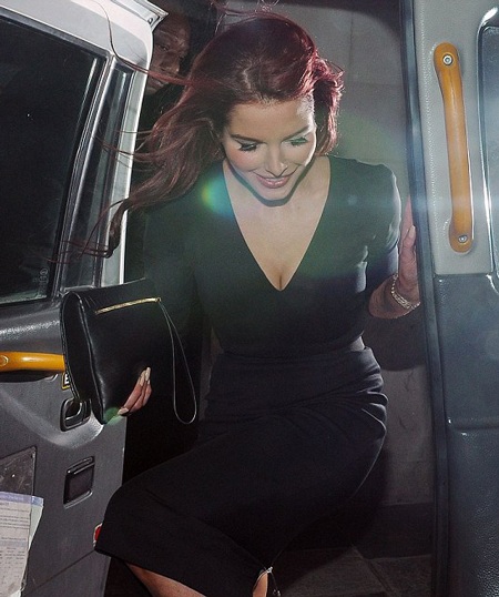 Diễn viên người Anh gợi cảm đi chơi tối - 6 VN