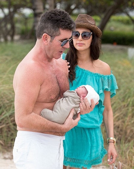 Simon Cowell âu yếm con trai nhỏ - 2 VN