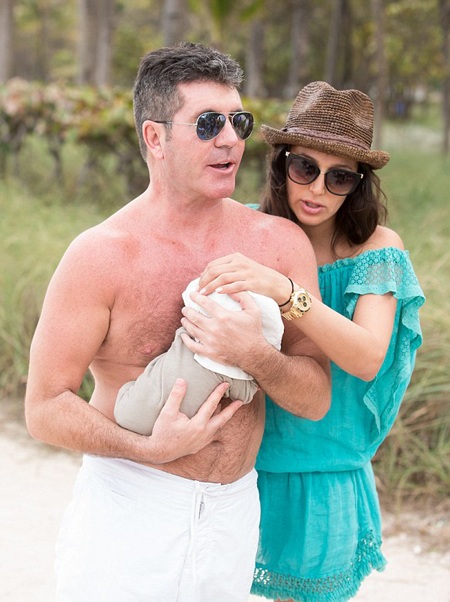 Simon Cowell âu yếm con trai nhỏ - 3 VN