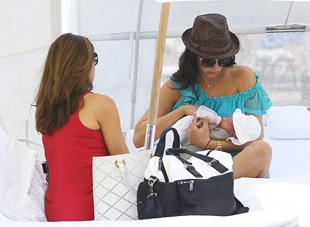 Simon Cowell âu yếm con trai nhỏ - 10 VN