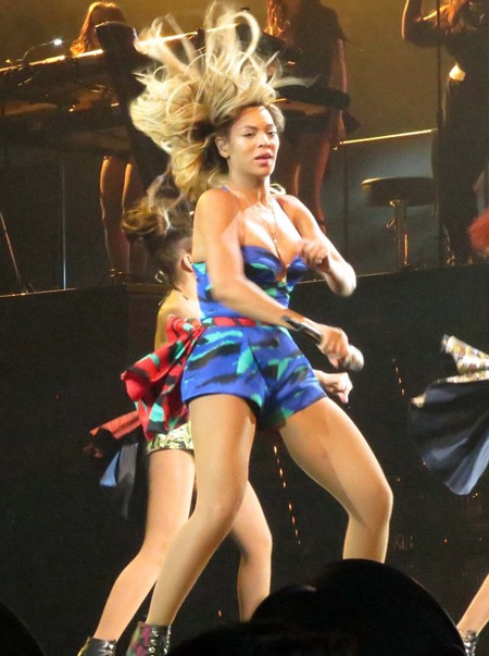 Beyonce bốc lửa trên sân khấu - 8 VN