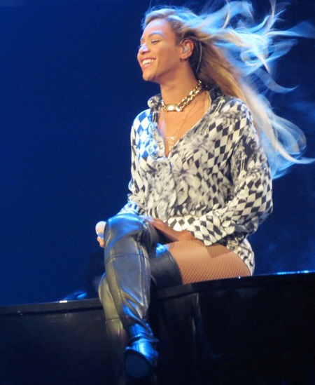 Beyonce bốc lửa trên sân khấu - 10 VN