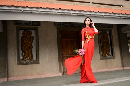 Khánh My đi lễ chùa đầu năm - 5 VN