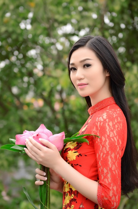 Khánh My đi lễ chùa đầu năm - 6 VN