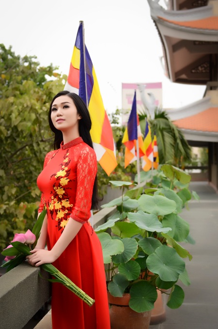 Khánh My đi lễ chùa đầu năm - 7 VN