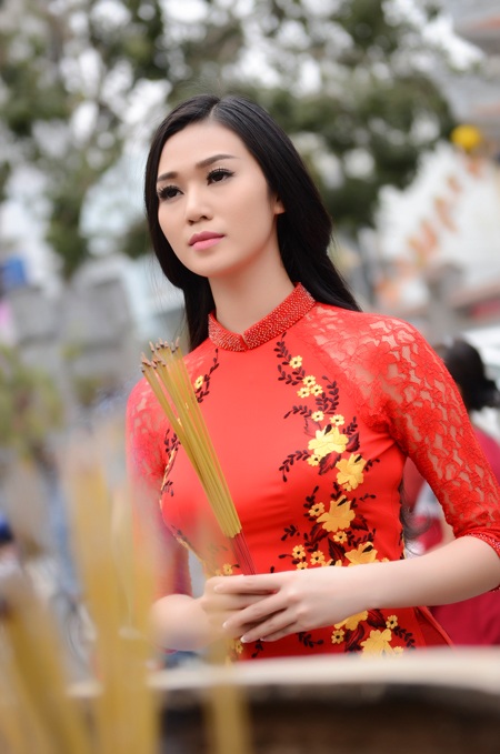 Khánh My đi lễ chùa đầu năm - 8 VN