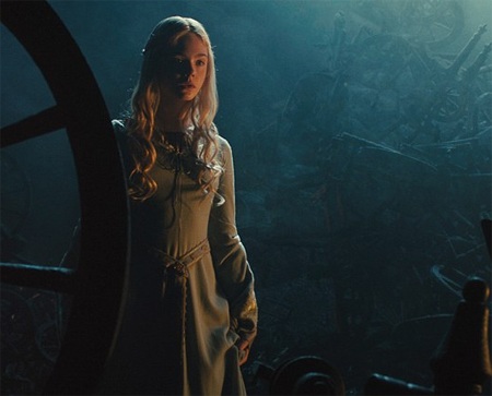 Hé lộ cảnh phim mới của mẹ con Angelina Jolie - 4 VN