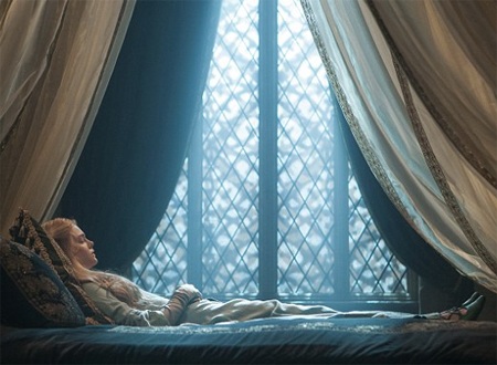 Hé lộ cảnh phim mới của mẹ con Angelina Jolie - 5 VN