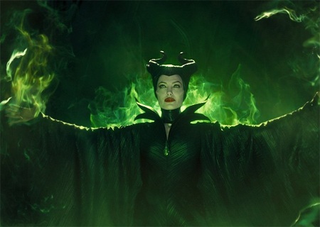 Hé lộ cảnh phim mới của mẹ con Angelina Jolie - 7 VN