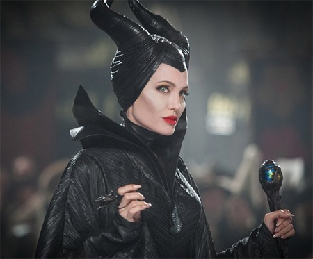 Hé lộ cảnh phim mới của mẹ con Angelina Jolie - 8 VN