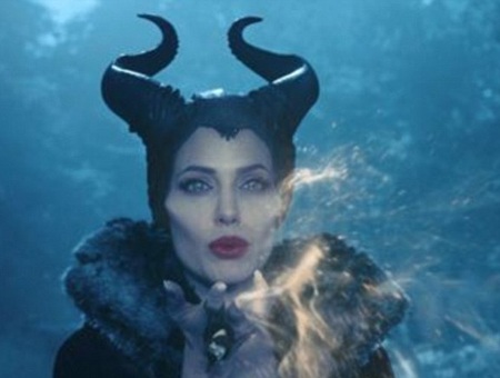 Hé lộ cảnh phim mới của mẹ con Angelina Jolie - 9 VN